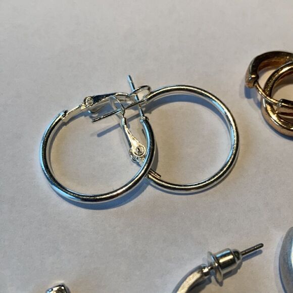 Vintage Lot of seven post pierced earrings perfect for projects - Picture 4 of 8